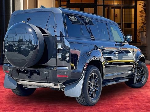 New 2026 Land Rover Defender 110 X-Dynamic SE image 4