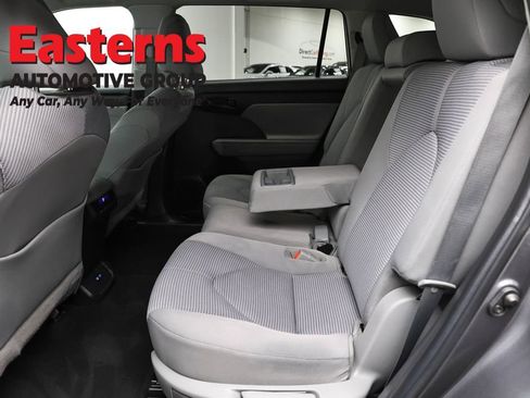 Used 2022 Toyota Highlander LE image 22
