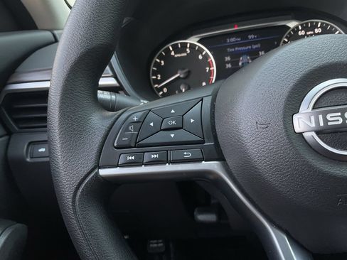 Used 2025 Nissan Altima 2.5 SV FWD image 27