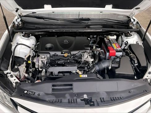 Used 2020 Toyota Camry XLE image 32