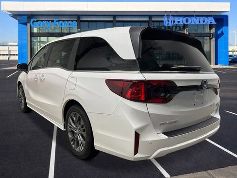 New 2026 Honda Odyssey Touring image 3