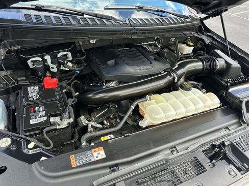 Used 2024 Ford Expedition Limited image 9