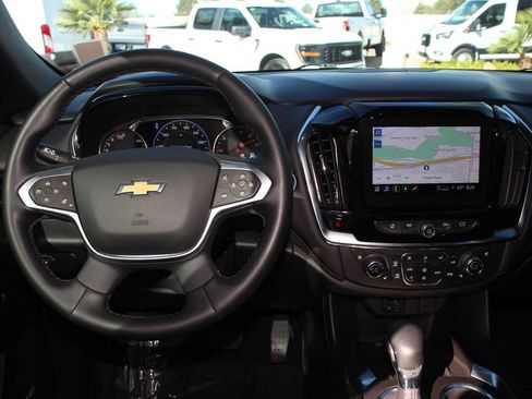 Used 2023 Chevrolet Traverse High Country AWD/4WD image 17