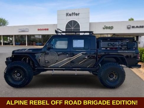 Used 2023 Jeep Gladiator Sport AWD/4WD image 2