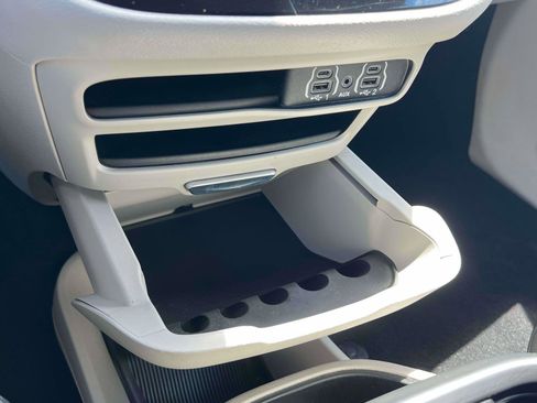 Used 2023 Chrysler Pacifica Touring-L FWD image 10