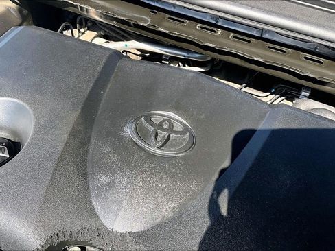 Used 2022 Toyota Camry XSE FWD image 33