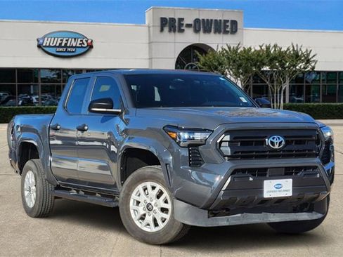 Used 2025 Toyota Tacoma SR image 1