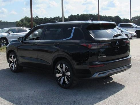 New 2025 Mitsubishi Outlander SE image 5