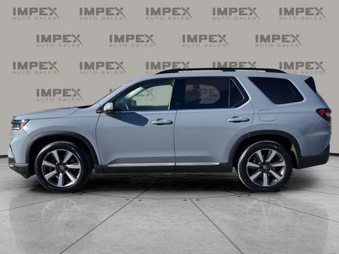 Used 2025 Honda Pilot Touring image 2