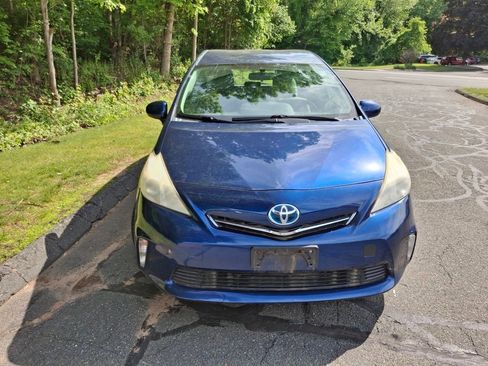 Used 2012 Toyota Prius V Three FWD image 2