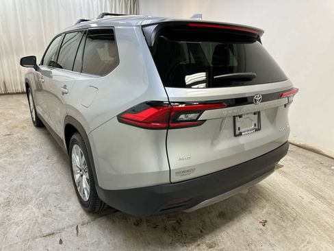 Used 2024 Toyota Grand Highlander Platinum image 2