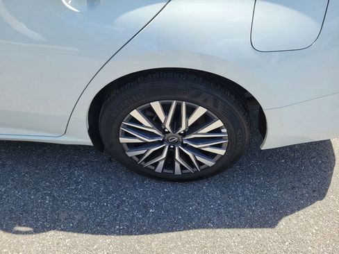 Used 2025 Nissan Altima 2.5 SV image 6