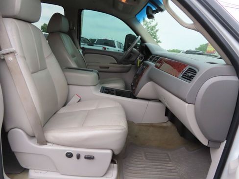 Used 2008 Chevrolet Silverado 2500 LTZ w/ Suspension Package, Off-Road AWD/4WD image 46