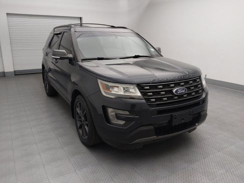 Used 2017 Ford Explorer XLT w/ Equipment Group 202A AWD/4WD image 14