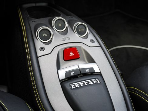 Used 2014 Ferrari 458 Italia Coupe RWD image 29