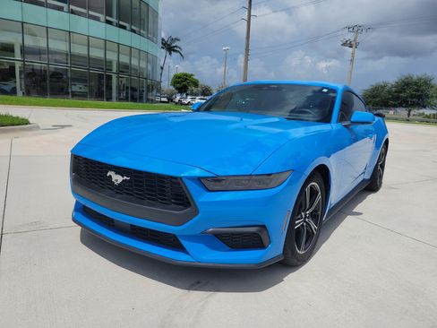 Used 2025 Ford Mustang Premium RWD image 4