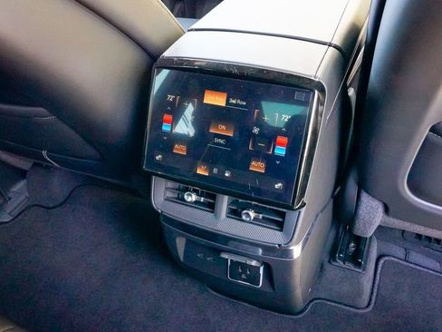 Used 2026 Cadillac Vistiq Luxury image 17