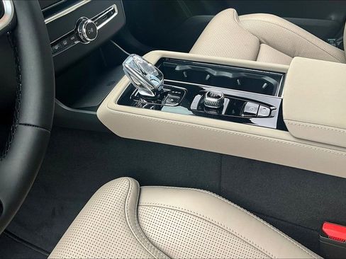 New 2026 Volvo XC90 T8 Ultra w/ Lounge Package AWD/4WD image 32