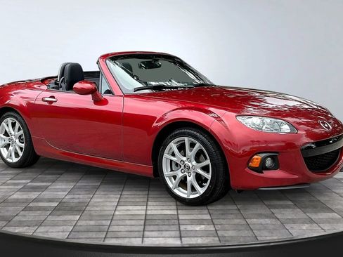 Used 2015 MAZDA MX-5 Miata Grand Touring w/ Premium Package RWD image 3