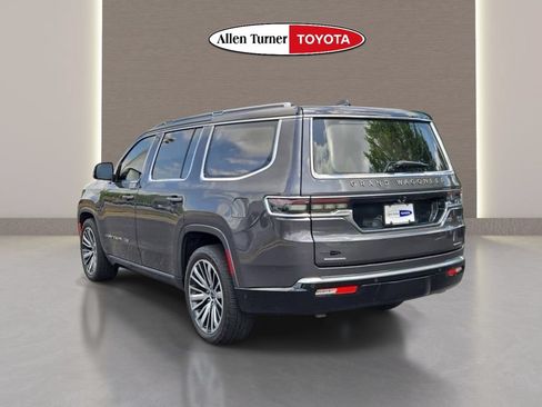 Used 2022 Jeep Grand Wagoneer Series III w/ HD Trailer Tow Package AWD/4WD image 8
