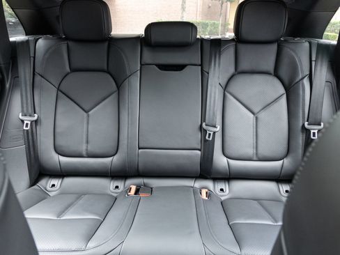 Certified 2026 Porsche Macan AWD/4WD image 28
