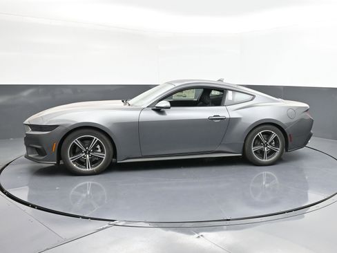 Used 2025 Ford Mustang Coupe image 5