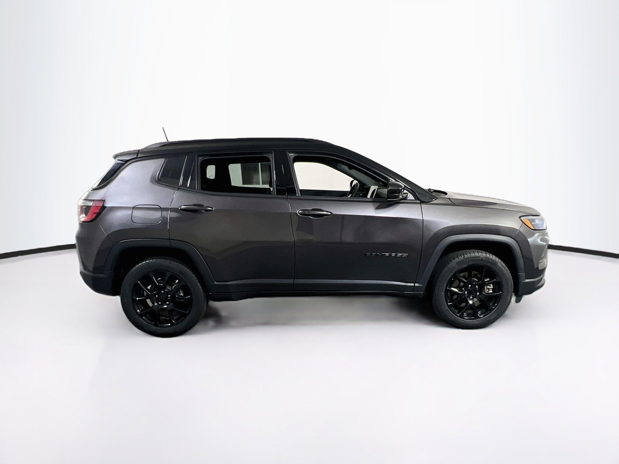 Used 2023 Jeep Compass Latitude AWD/4WD image 4