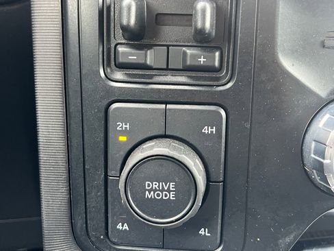 Used 2023 Ford F150 Platinum image 10