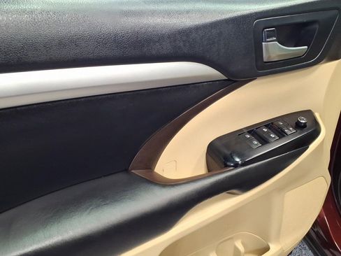 Used 2019 Toyota Highlander XLE image 32