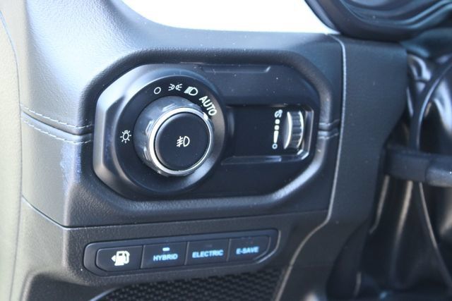 Used 2024 Jeep Wrangler Unlimited Sahara AWD/4WD image 13
