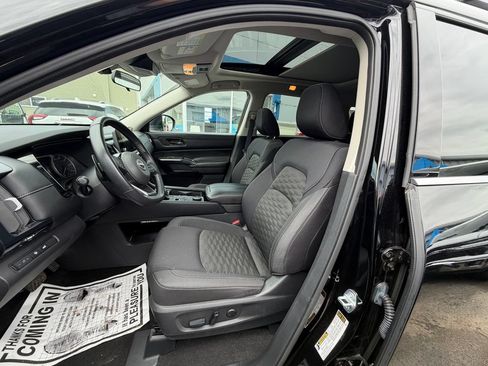 Used 2023 Nissan Pathfinder SV w/ SV Premium Package AWD/4WD image 8