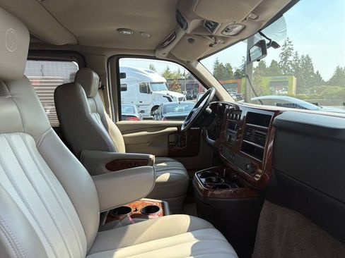 Used 2014 GMC Savana 1500 AWD image 18