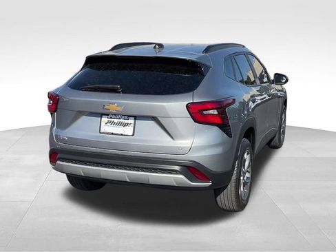 Certified 2025 Chevrolet Trax LT FWD image 6