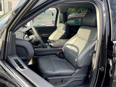 New 2025 Ford Expedition Max Active image 9