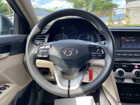 Used 2019 Hyundai Elantra SE FWD image 15
