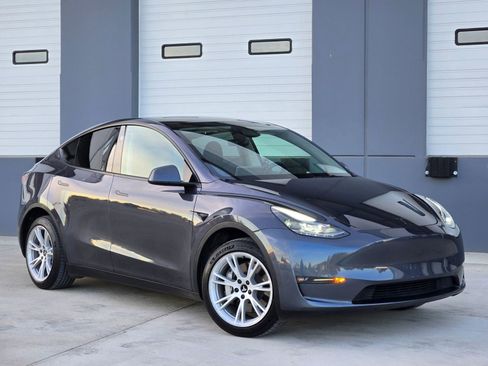 Used 2023 Tesla Model Y Long Range image 1