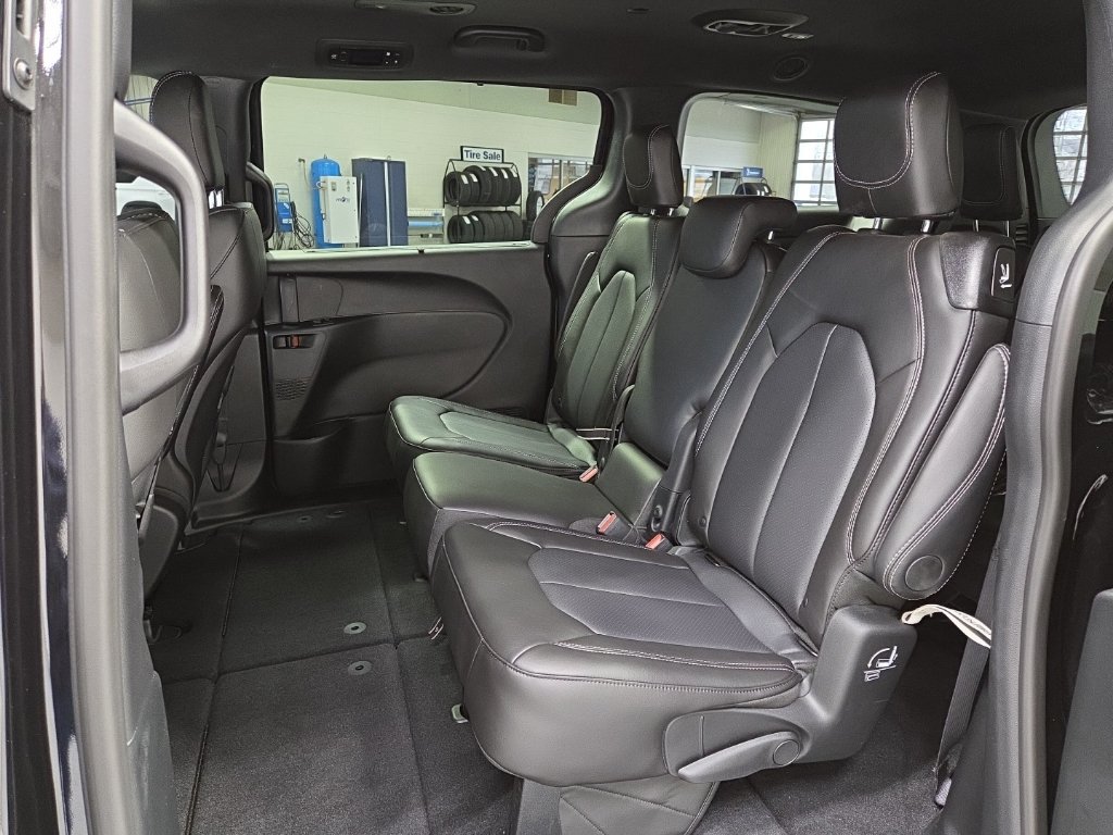 New 2026 Chrysler Pacifica Select w/ S Appearance Package FWD image 28