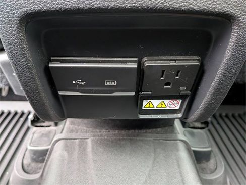 Used 2019 Jeep Cherokee Limited w/ Technology Group image 28