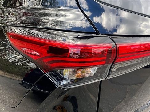 Used 2023 Toyota Highlander XLE AWD/4WD image 27