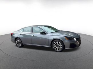 Used 2025 Nissan Altima 2.5 SV FWD video 2