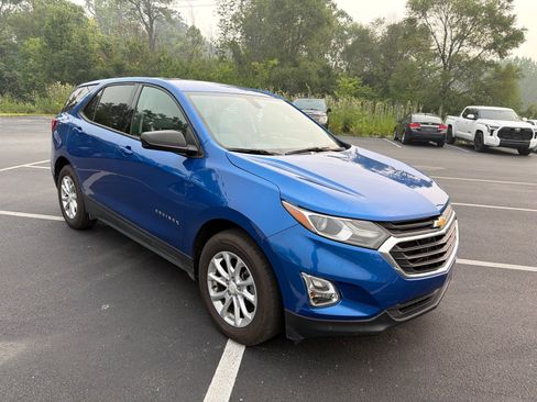 Used 2019 Chevrolet Equinox LS w/ LS Convenience Package FWD image 8