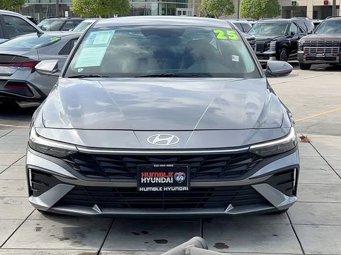 Certified 2025 Hyundai Elantra SE image 13