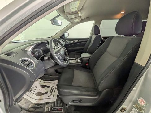 Used 2019 Nissan Pathfinder SV image 16