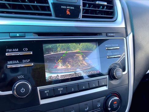 Used 2017 Nissan Altima FWD image 26
