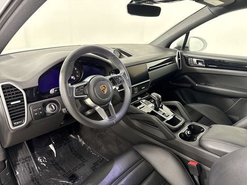 Certified 2023 Porsche Cayenne Platinum Edition AWD/4WD image 4