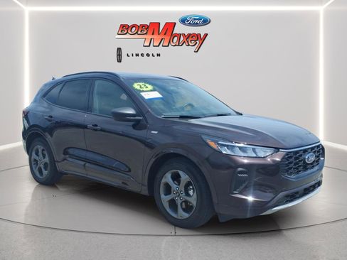 Used 2023 Ford Escape ST-Line w/ Cold Weather Package FWD image 3