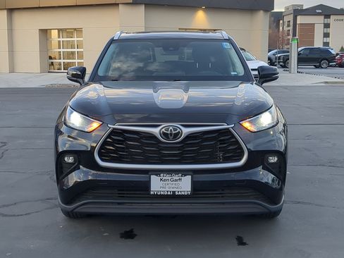 Used 2024 Toyota Highlander XLE image 11