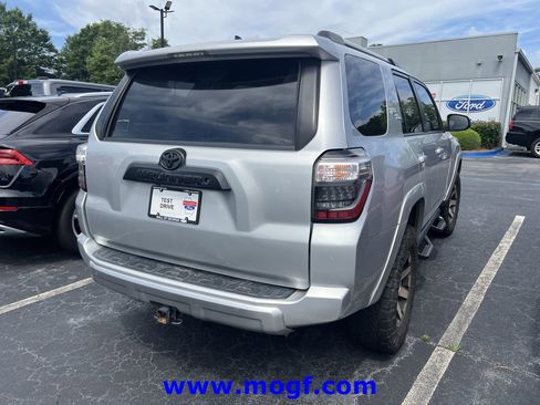 Used 2018 Toyota 4Runner TRD Off-Road AWD/4WD image 3