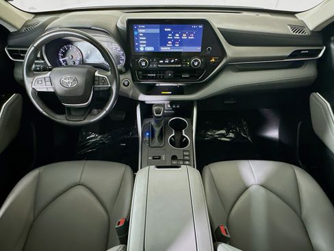 Certified 2024 Toyota Highlander XLE image 27