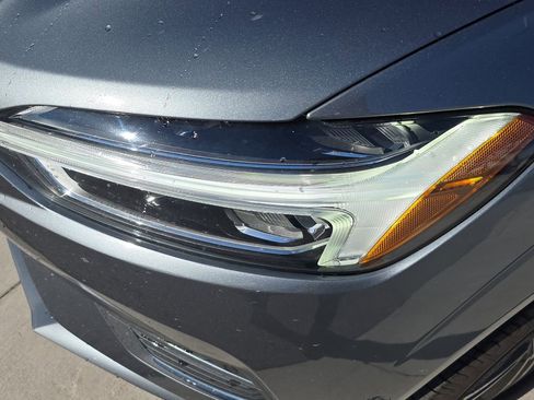 Used 2019 Volvo XC60 T8 Momentum w/ Premium Package image 10